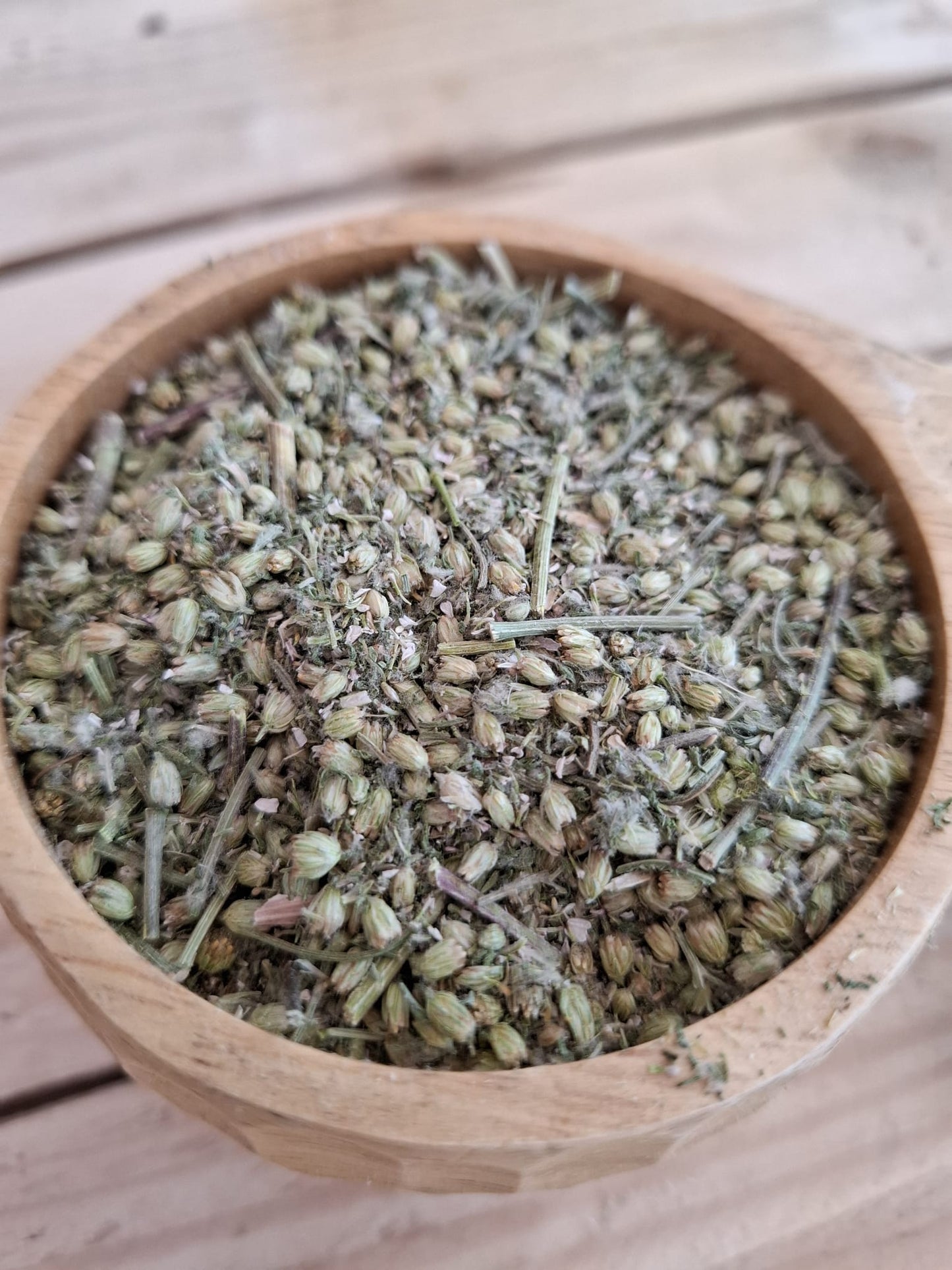 Yarrow (Achillea millefolium) Herb– Dried, machine-cut flowers, leaves & stems